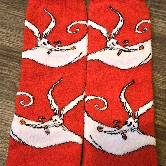 🍒🍒 Zero's Fuzzy Socks - Picture 3 of 6